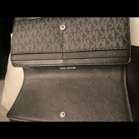 Michael kors black purse and wallet - Picture 7 of 9